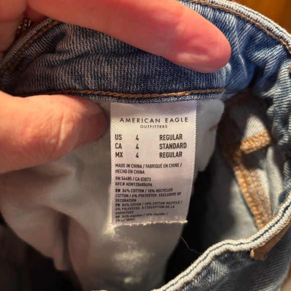 American Eagle Distressed Mom Jeans Size 4 Regular - Picture 6 of 8